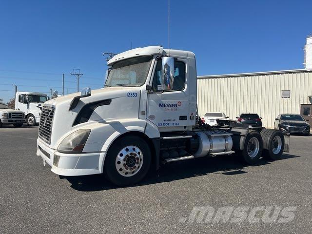 Volvo VNL Autotractoare