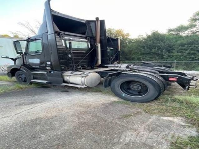 Volvo VNL Autotractoare