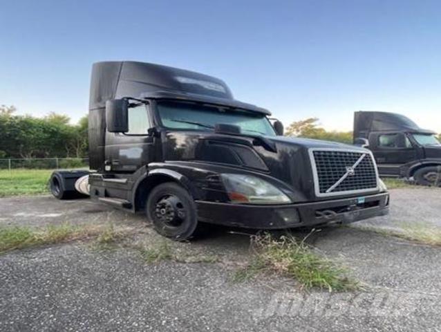 Volvo VNL Autotractoare