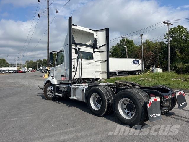 Volvo VNL 300 Autotractoare
