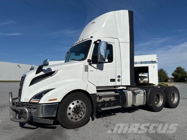 Volvo VNL 300 Autotractoare