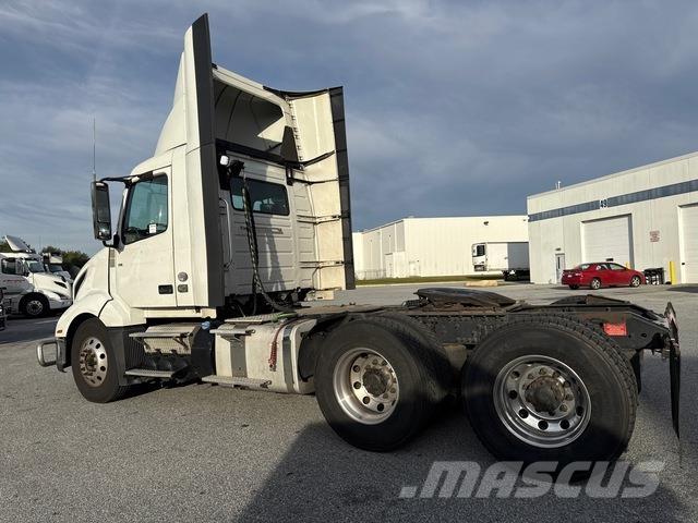 Volvo VNL 300 Autotractoare