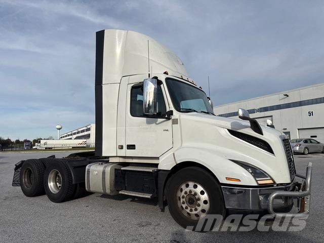 Volvo VNL 300 Autotractoare