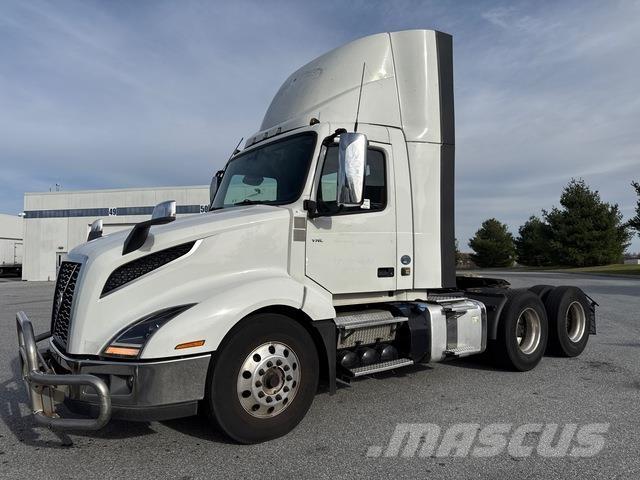 Volvo VNL 300 Autotractoare