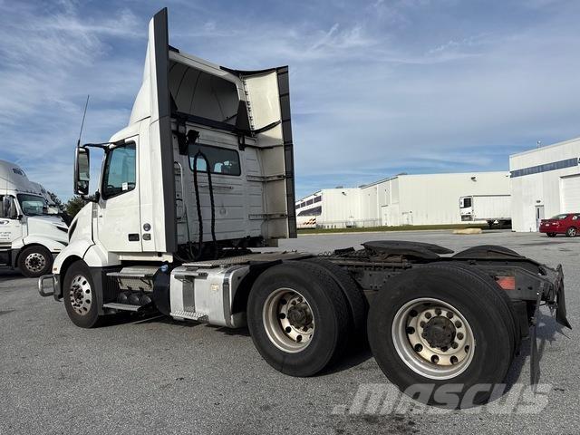 Volvo VNL 300 Autotractoare