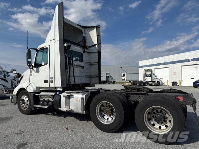 Volvo VNL 300 Autotractoare