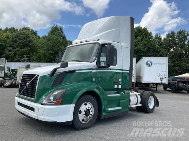 Volvo VNL42T Autotractoare