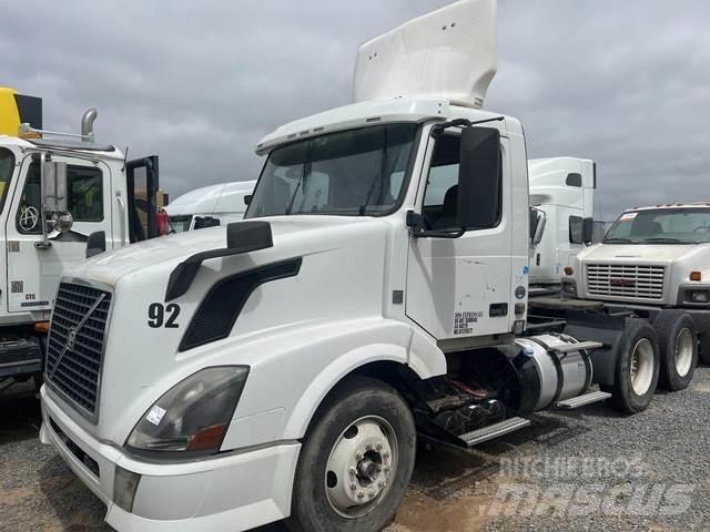Volvo VNL64 Autotractoare