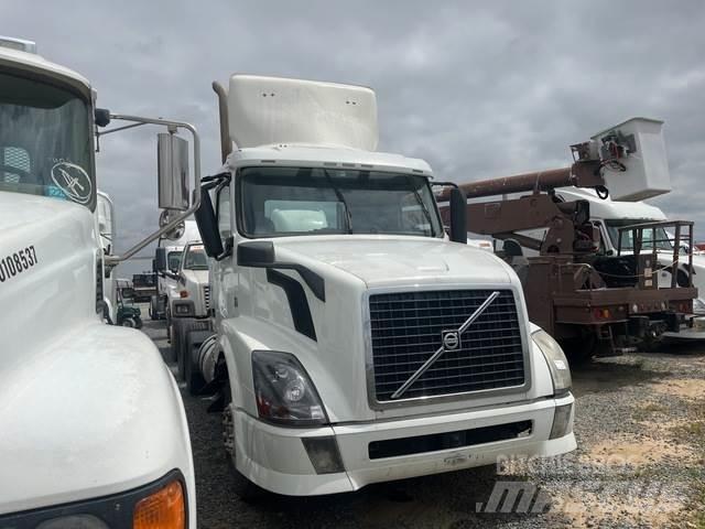 Volvo VNL64 Autotractoare