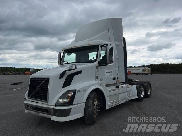 Volvo VNL64300 Autotractoare