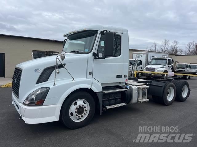 Volvo VNL64T Autotractoare