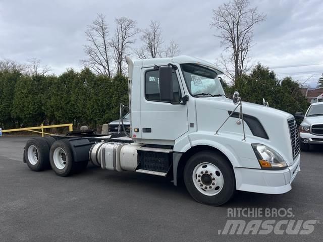 Volvo VNL64T Autotractoare