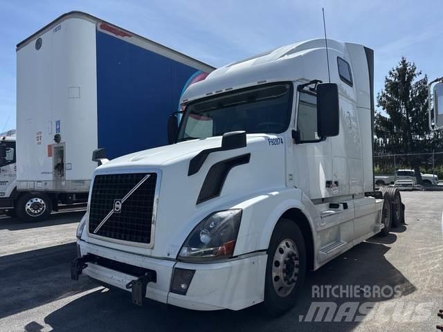 Volvo VNL64T Autotractoare