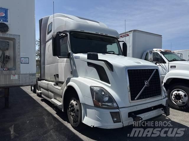 Volvo VNL64T Autotractoare
