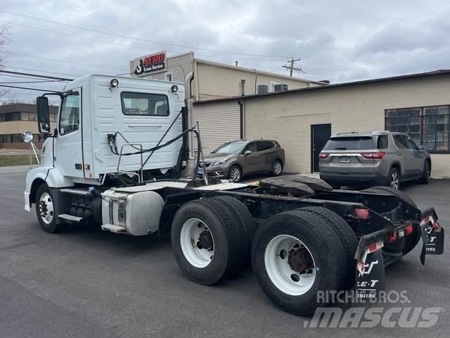 Volvo VNL64T Autotractoare