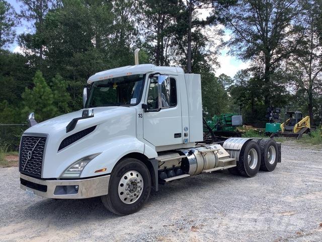 Volvo VNL64T Autotractoare