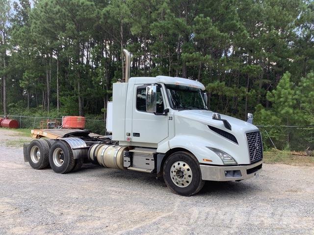 Volvo VNL64T Autotractoare