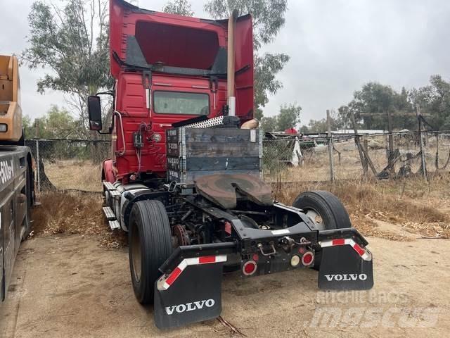 Volvo VNM Autotractoare