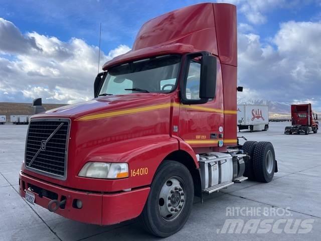Volvo VNM Autotractoare