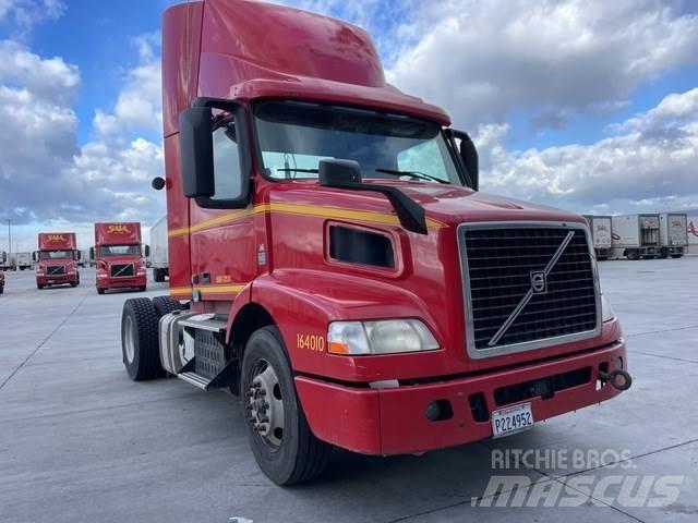Volvo VNM Autotractoare