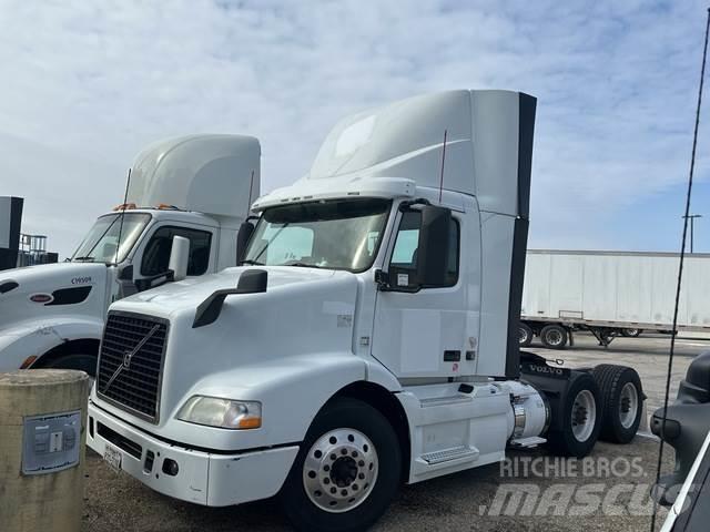 Volvo VNM Autotractoare