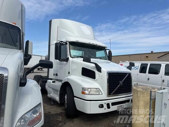 Volvo VNM Autotractoare