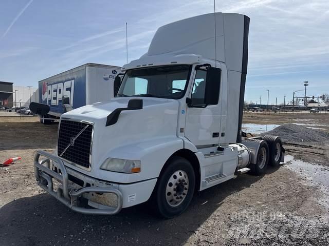 Volvo VNM Autotractoare