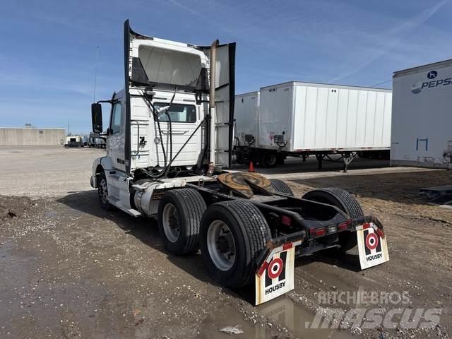 Volvo VNM Autotractoare
