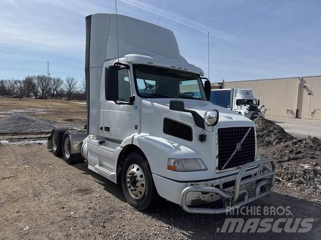 Volvo VNM Autotractoare