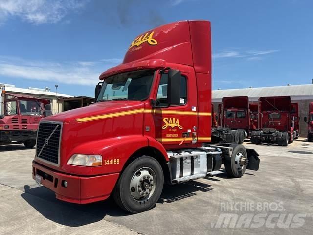 Volvo VNM Autotractoare