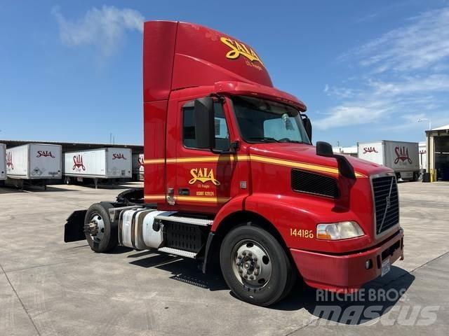 Volvo VNM Autotractoare
