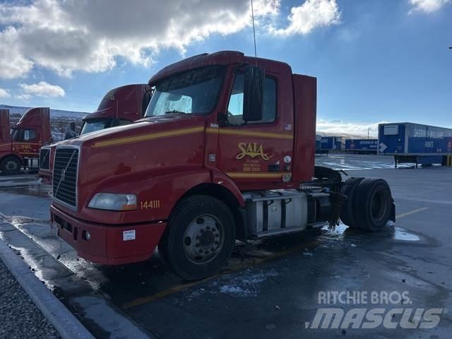Volvo VNM Autotractoare