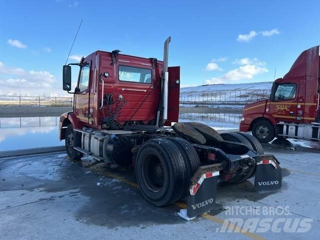 Volvo VNM Autotractoare