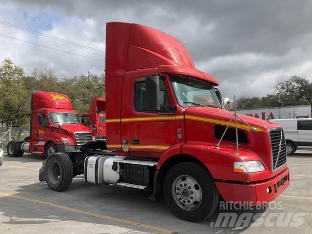 Volvo VNM Autotractoare