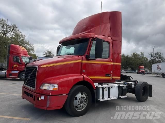 Volvo VNM Autotractoare