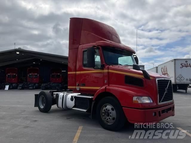 Volvo VNM Autotractoare