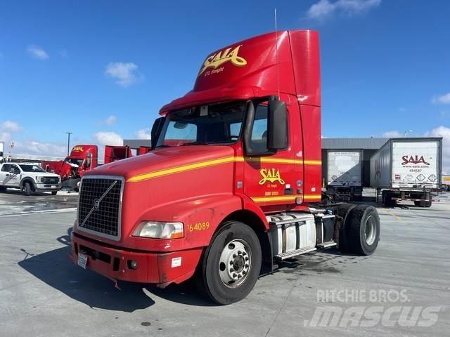 Volvo VNM Autotractoare