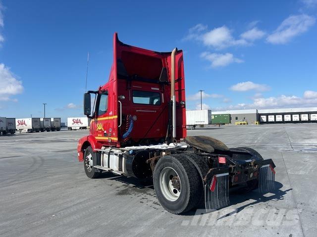 Volvo VNM Autotractoare