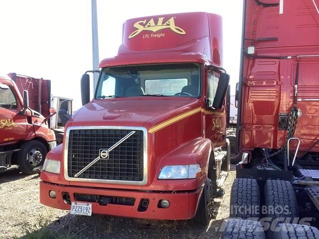 Volvo VNM Autotractoare