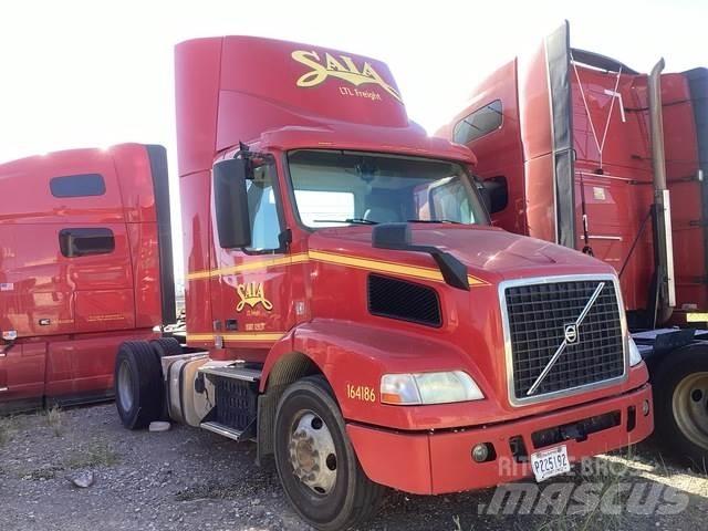 Volvo VNM Autotractoare