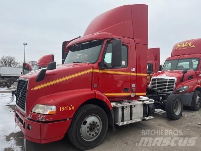 Volvo VNM Autotractoare