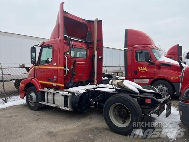 Volvo VNM Autotractoare