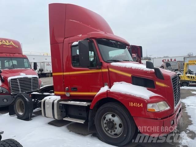 Volvo VNM Autotractoare