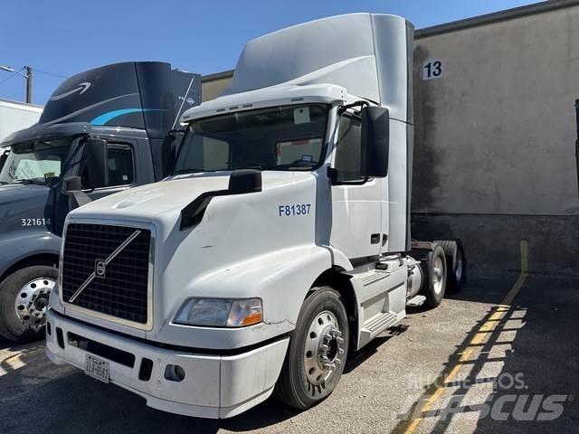 Volvo VNM Autotractoare