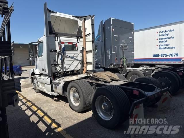 Volvo VNM Autotractoare