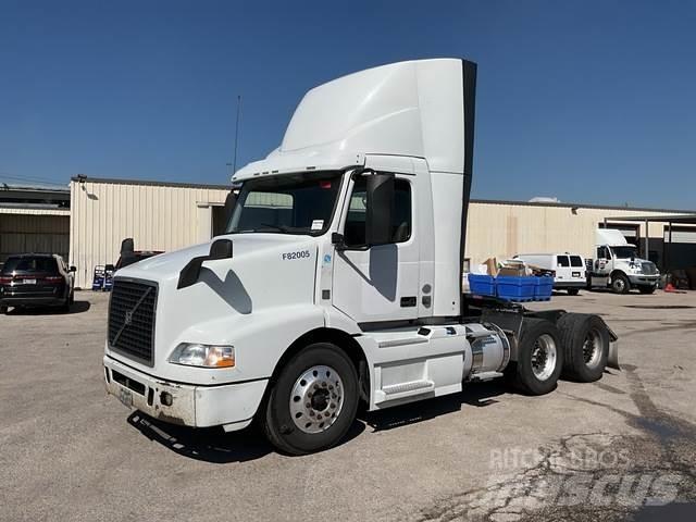 Volvo VNM Autotractoare