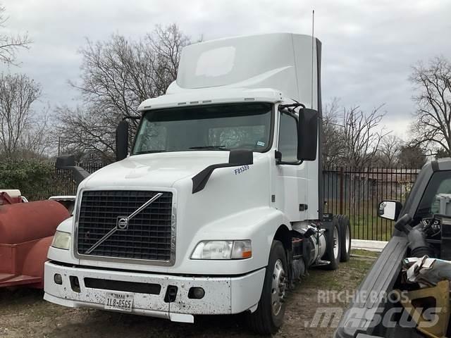 Volvo VNM Autotractoare