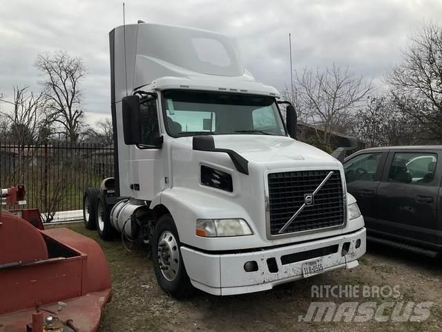 Volvo VNM Autotractoare