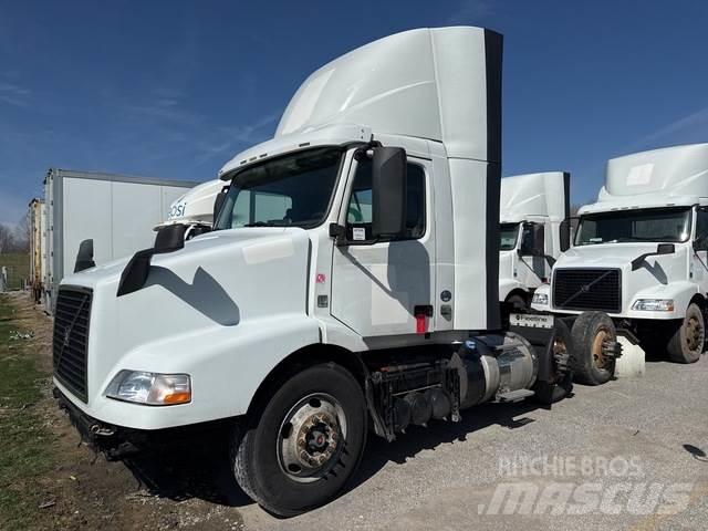 Volvo VNM Autotractoare
