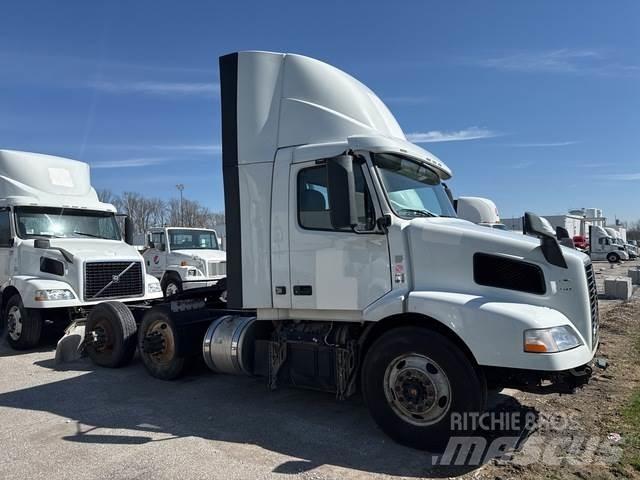 Volvo VNM Autotractoare